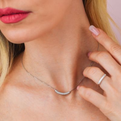 GR893 Necklace with central pavement of zircons