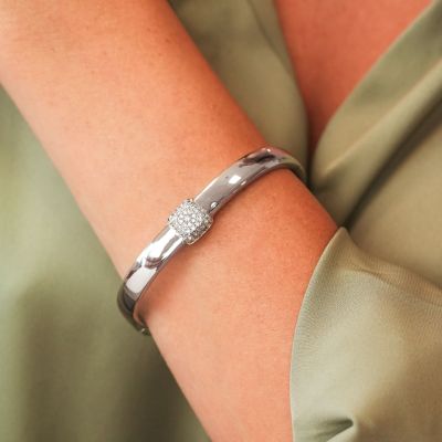 XB1046 Bracciale rigido con centrale quadrato di zirconi 